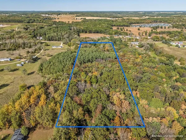 $275,000 | E11327 Shady Lane Road, Baraboo, WI 53913