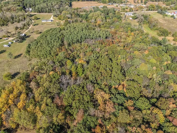 $275,000 | E11327 Shady Lane Road, Baraboo, WI 53913