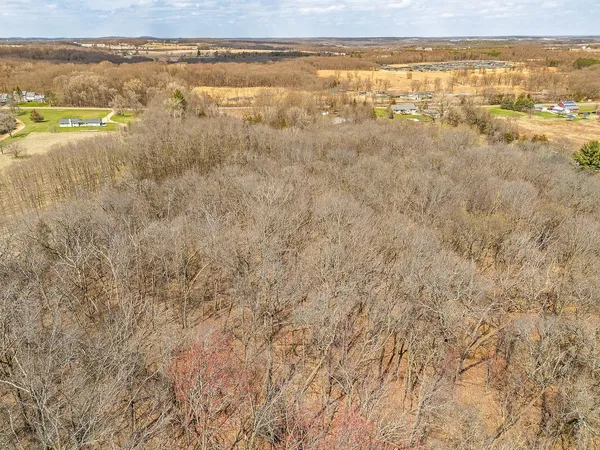 $275,000 | E11327 Shady Lane Road, Baraboo, WI 53913