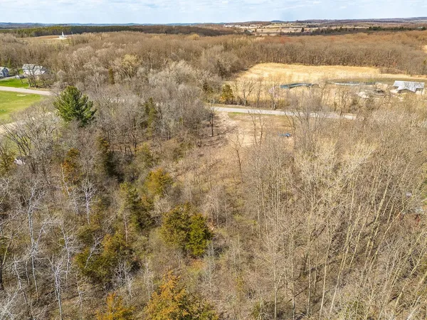 $275,000 | E11327 Shady Lane Road, Baraboo, WI 53913