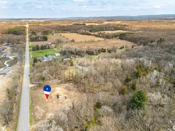 $275,000 | E11327 Shady Lane Road, Baraboo, WI 53913