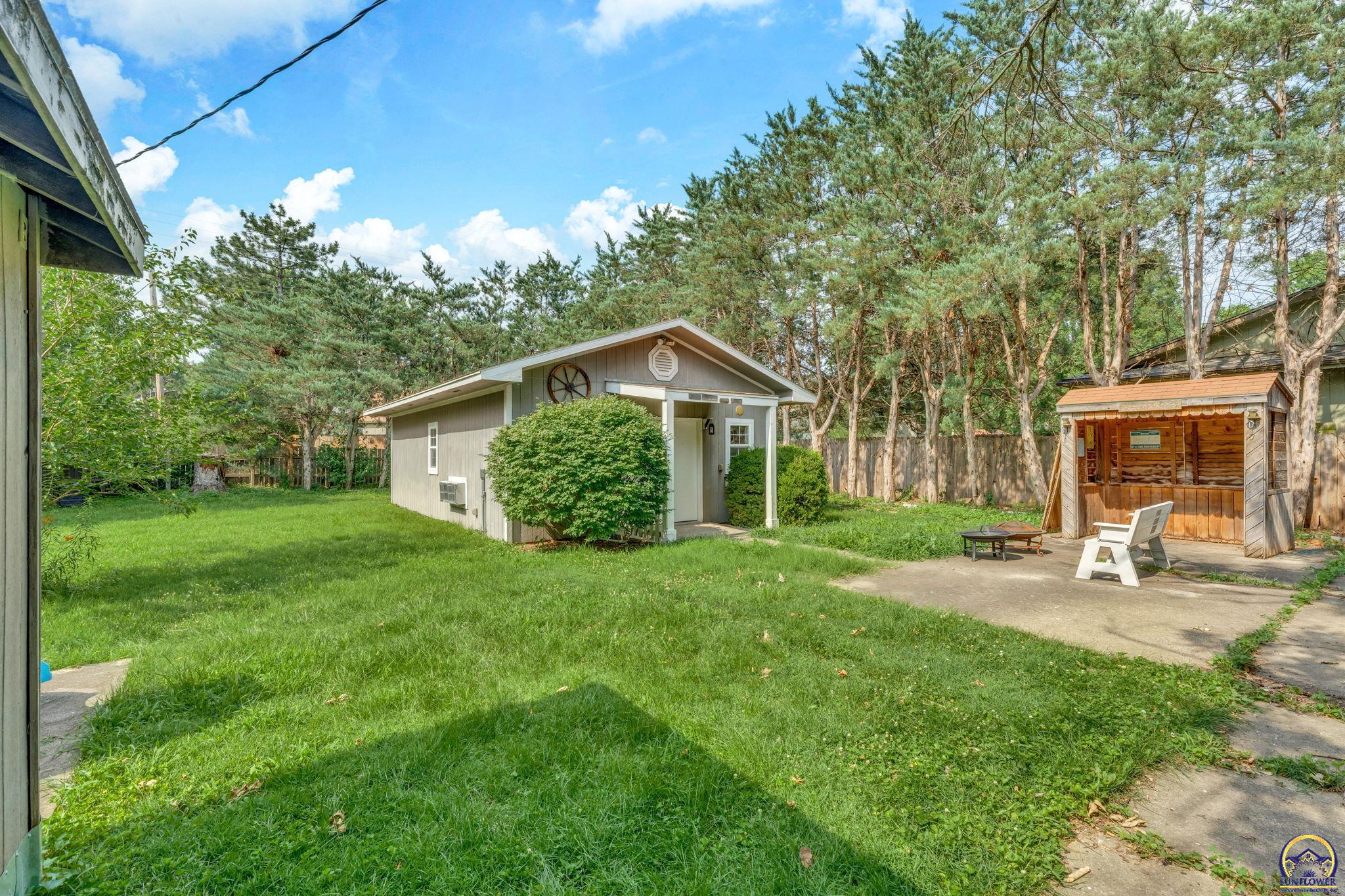 5964 Southwest 23rd Terrace Topeka, KS 66614 - Photo 32 of 43
