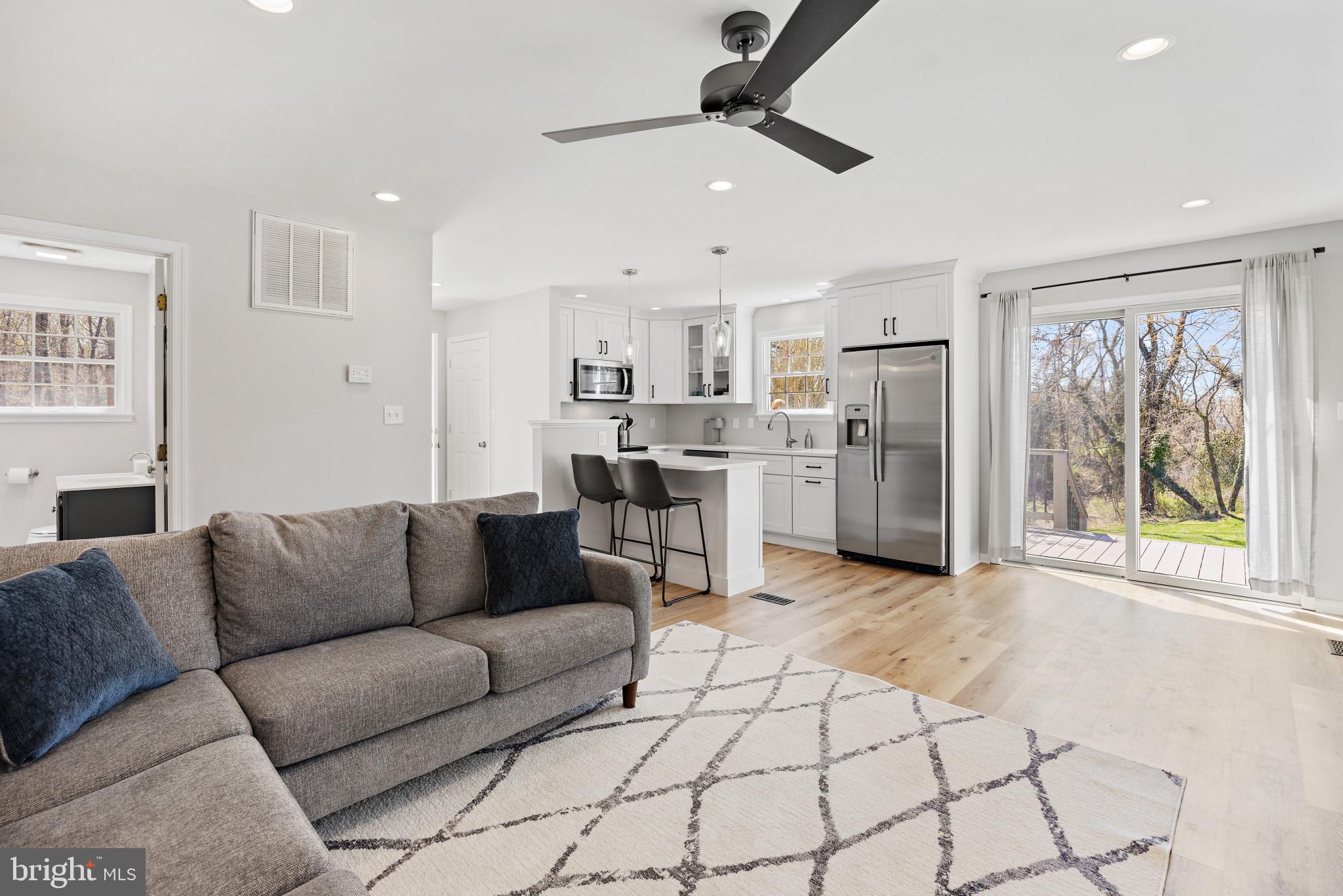 249 Joyce Lane Arnold, MD 21012 - Photo 7 of 22 Living Room
