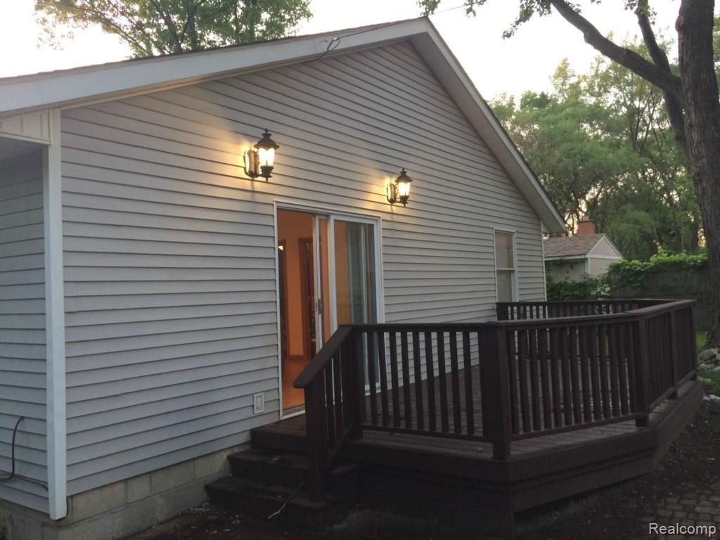 2581 Hessel Avenue Rochester, MI 48307 - Photo 9 of 41 H26.jpg