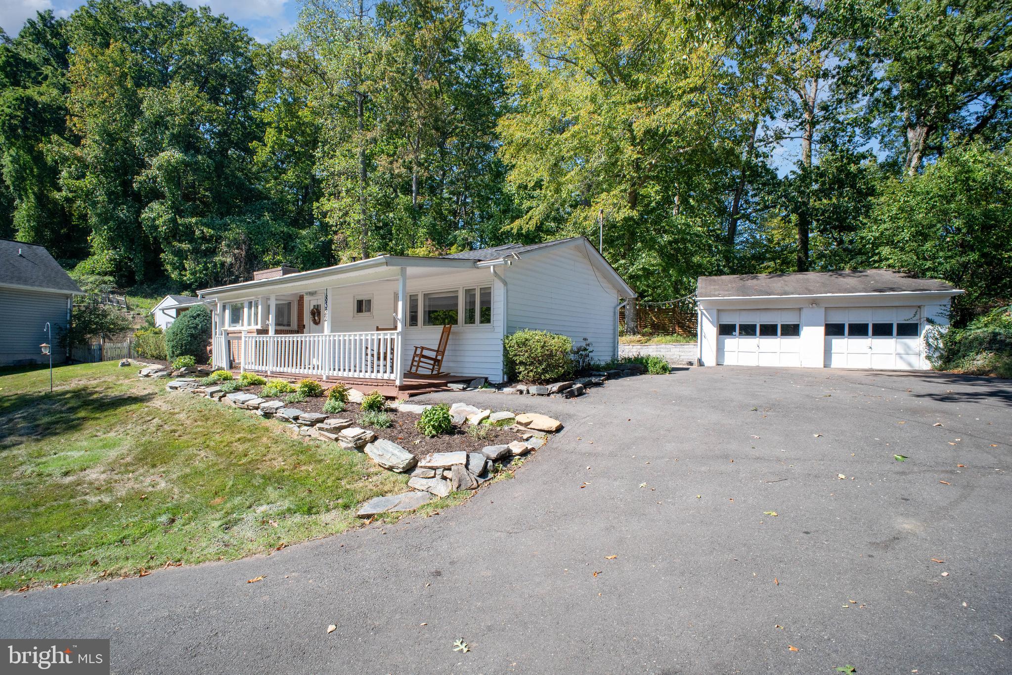 18322 Sharon Road Triangle, VA 22172 - Photo 6 of 49 Gallery Image 6