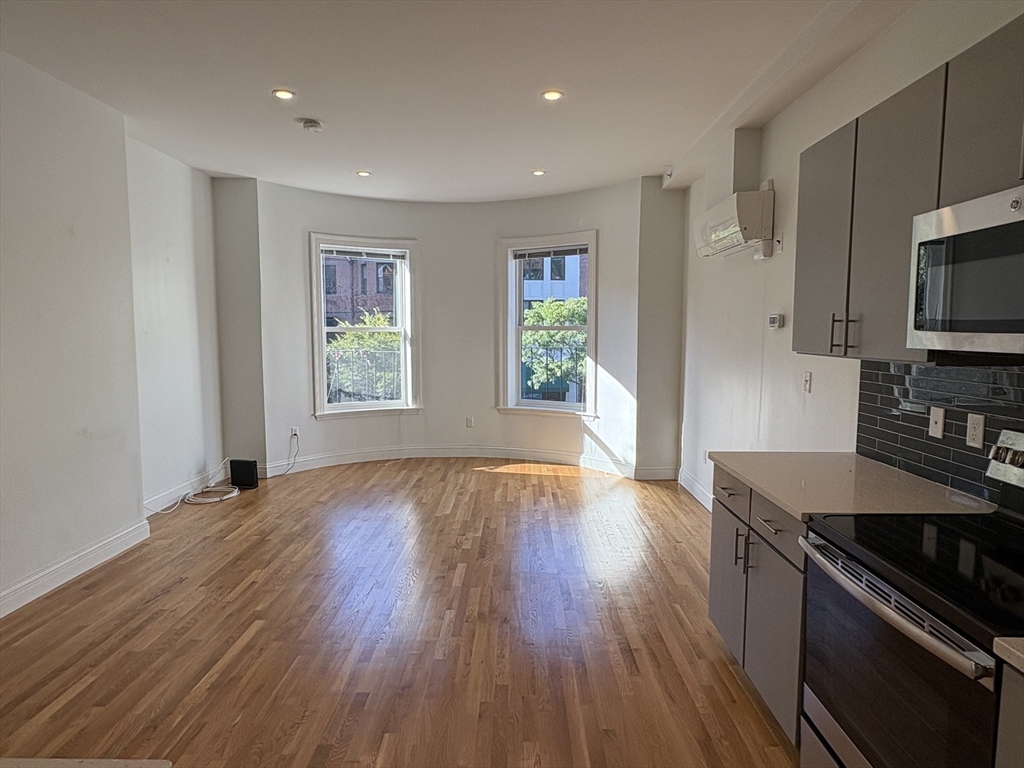 166 Newbury Street, Unit 2F Boston, MA 02116 - Photo 3 of 6