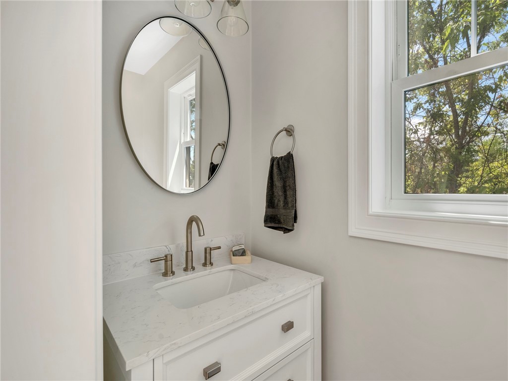 256 Point Avenue Warwick, RI 02889 - Photo 13 of 26