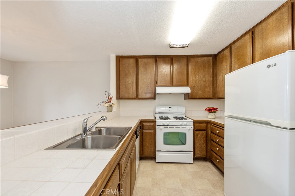 25728 View Pointe Lake Forest, CA 92630 - Photo 3 of 16