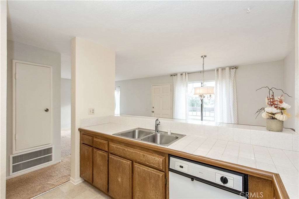 25728 View Pointe Lake Forest, CA 92630 - Photo 4 of 16