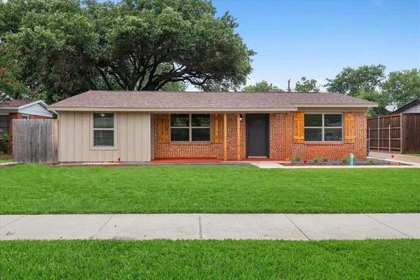 $2,100 | 1001 Belvedere Drive, Arlington, TX 76010