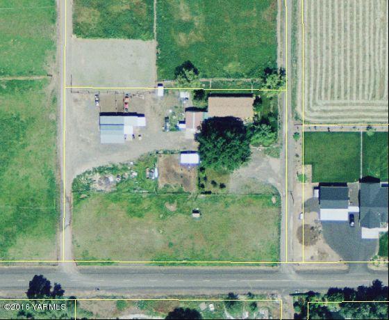 151 Cook Road Yakima, WA 98908 - Photo 2 of 13 front view of a house with a yard