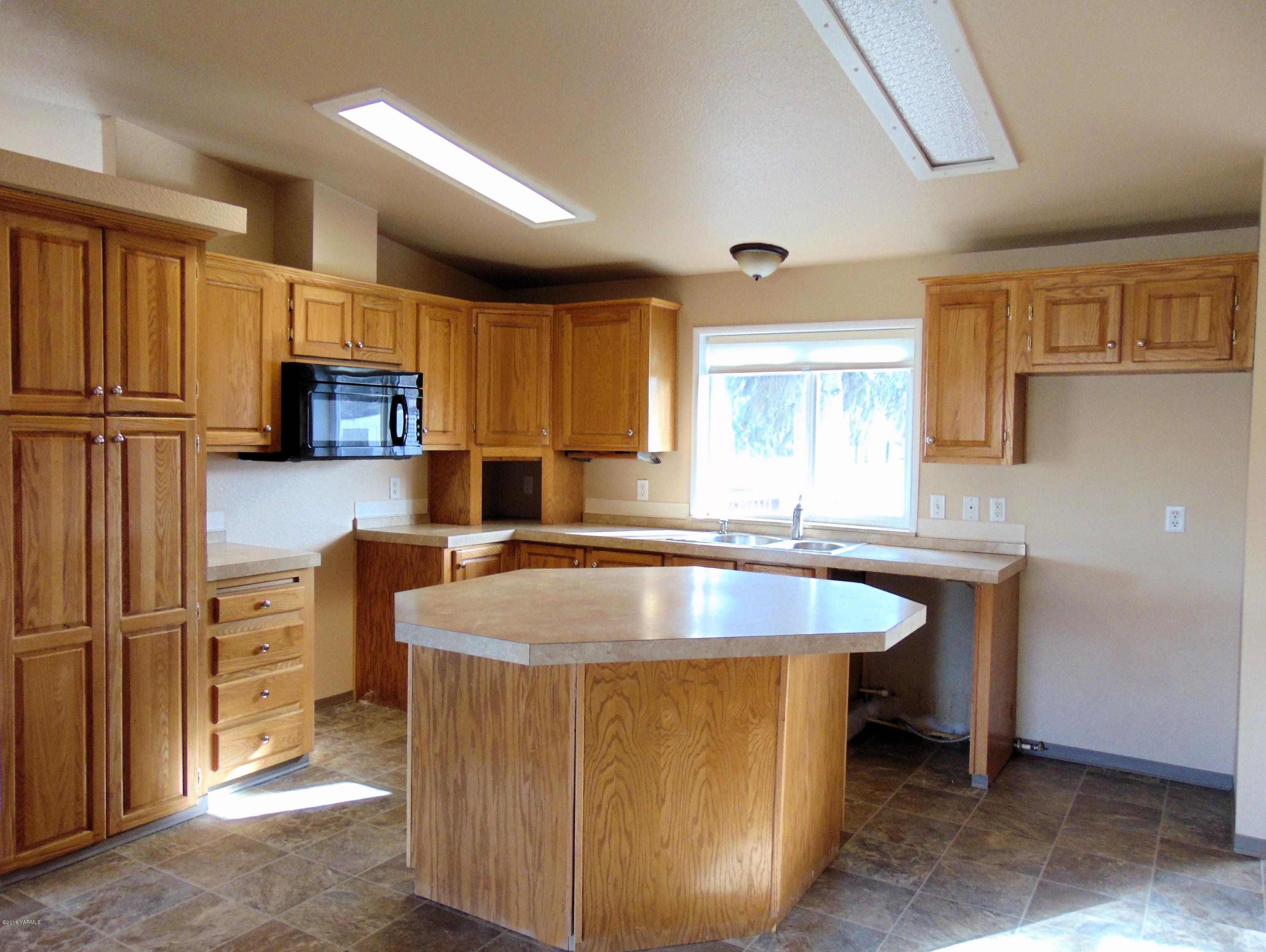 151 Cook Road Yakima, WA 98908 - Photo 4 of 13