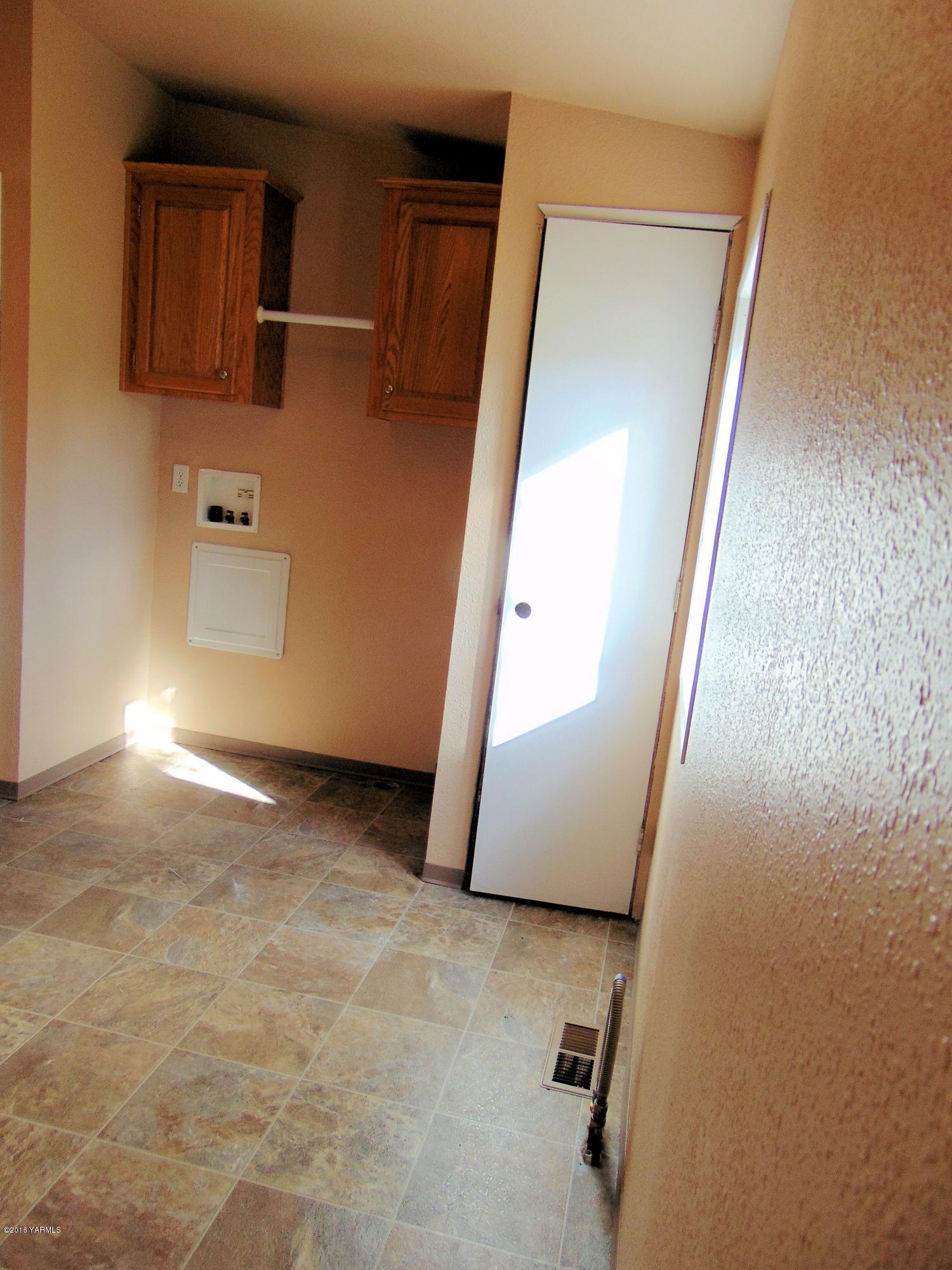 151 Cook Road Yakima, WA 98908 - Photo 10 of 13 a view of a storage in a room