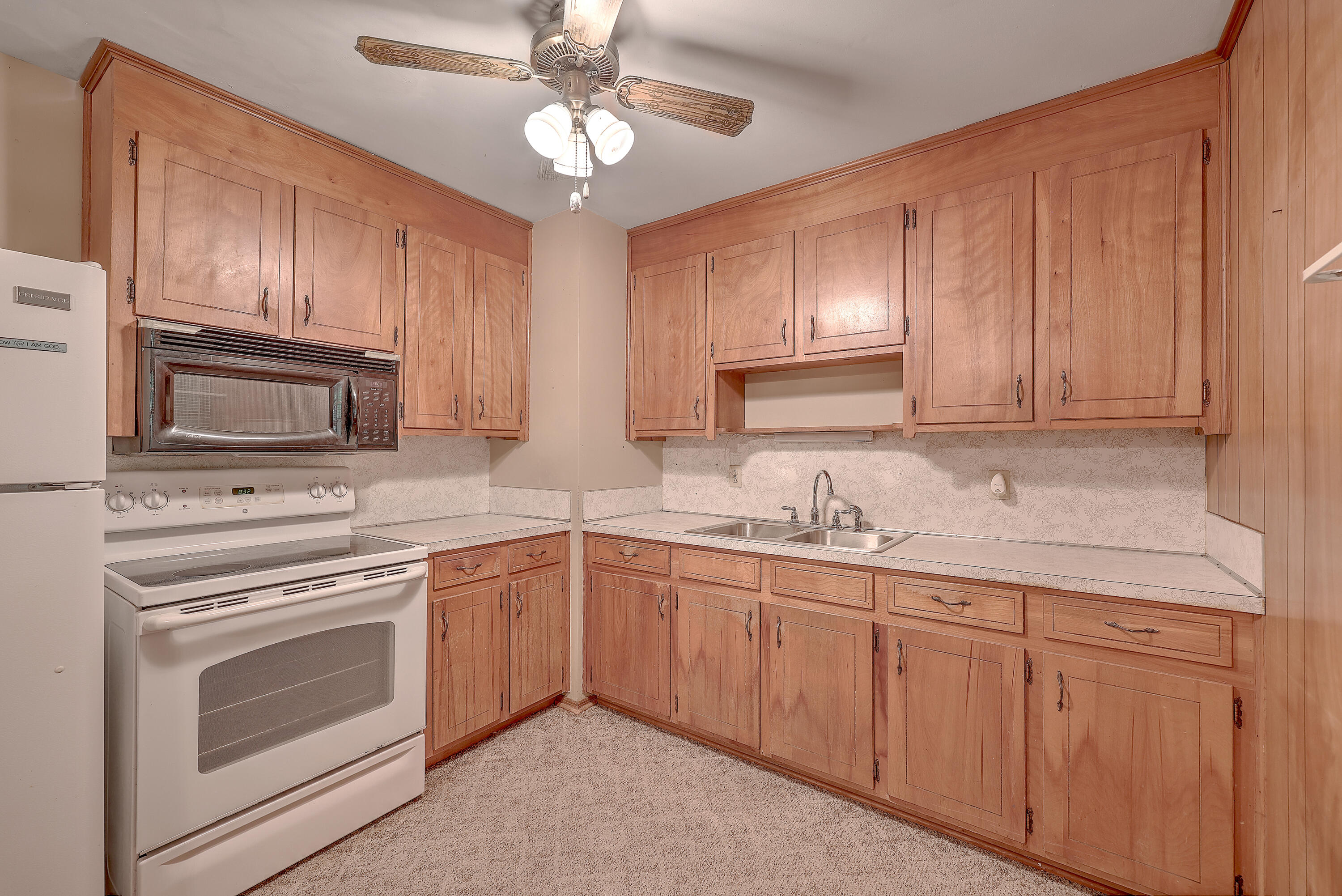 402 Farm Road Goose Creek, SC 29445 - Photo 7 of 24 Kitchen