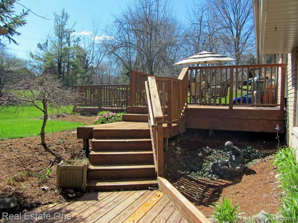 3821 Stonecrest Road West Bloomfield, MI 48322 - Photo 27 of 37 patioview_edited-2.jpg