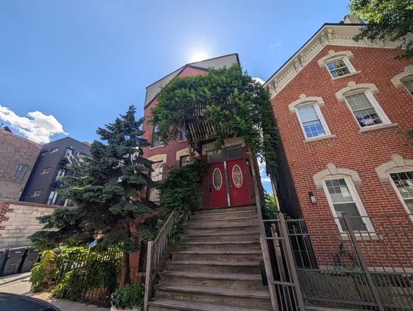 $2,995 | 916 North Noble Street, Unit 1F, Chicago, IL 60642