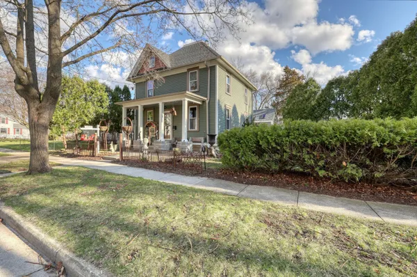 $420,000 | 131 Oakland Avenue, Mukwonago, WI 53149