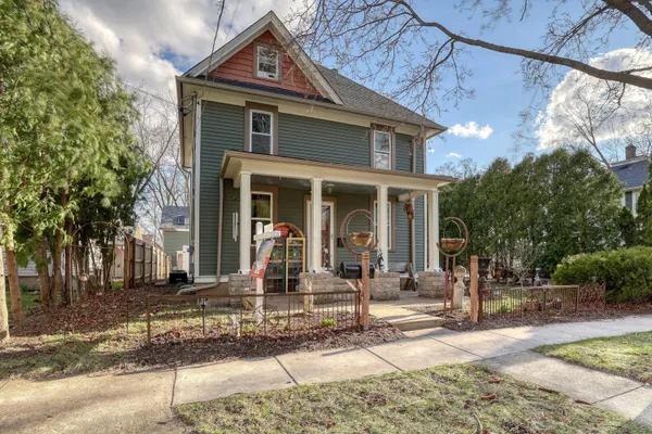 $420,000 | 131 Oakland Avenue, Mukwonago, WI 53149