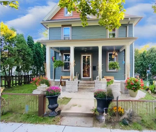 $420,000 | 131 Oakland Avenue, Mukwonago, WI 53149