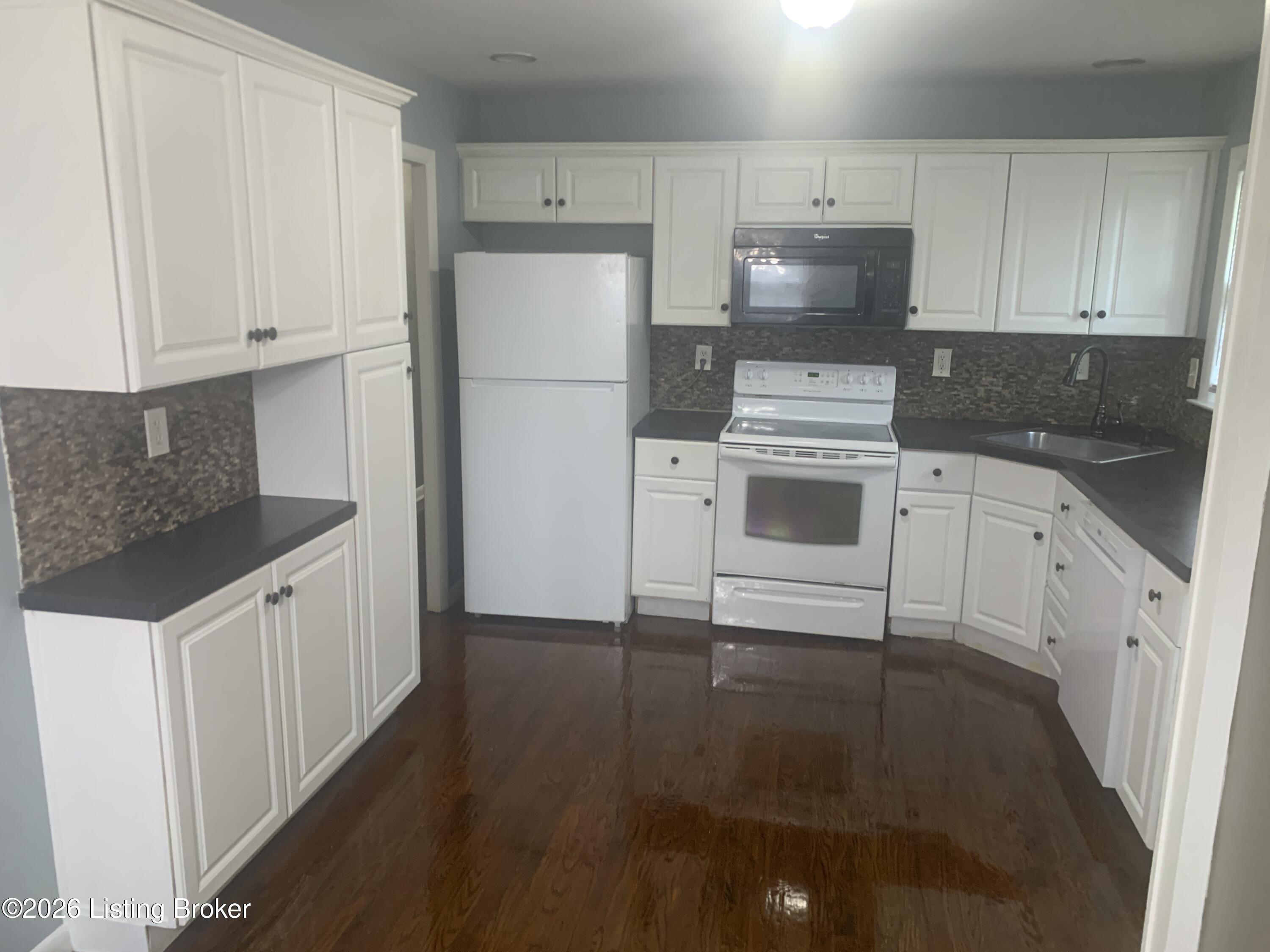 3805 Jupiter Road Louisville, KY 40218 - Photo 10 of 30 IMG_1592