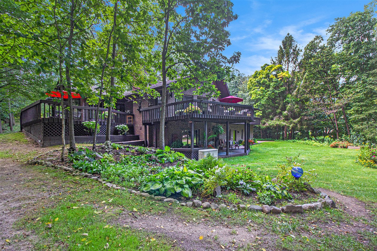 5595 Mountain Road Brighton, MI 48116 - Photo 46 of 61