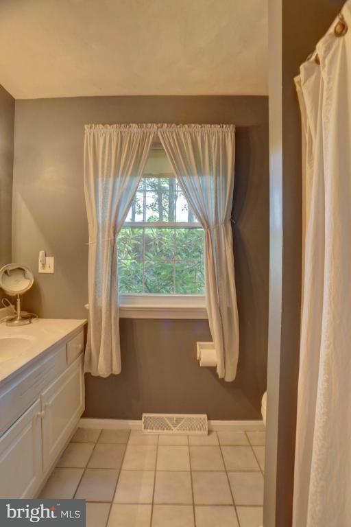 203 Evans Road Lititz, PA 17543 - Photo 8 of 21