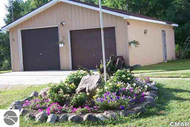2706 East Beaverton Road Clare, MI 48617 - Photo 3 of 14 1769156-2.JPG