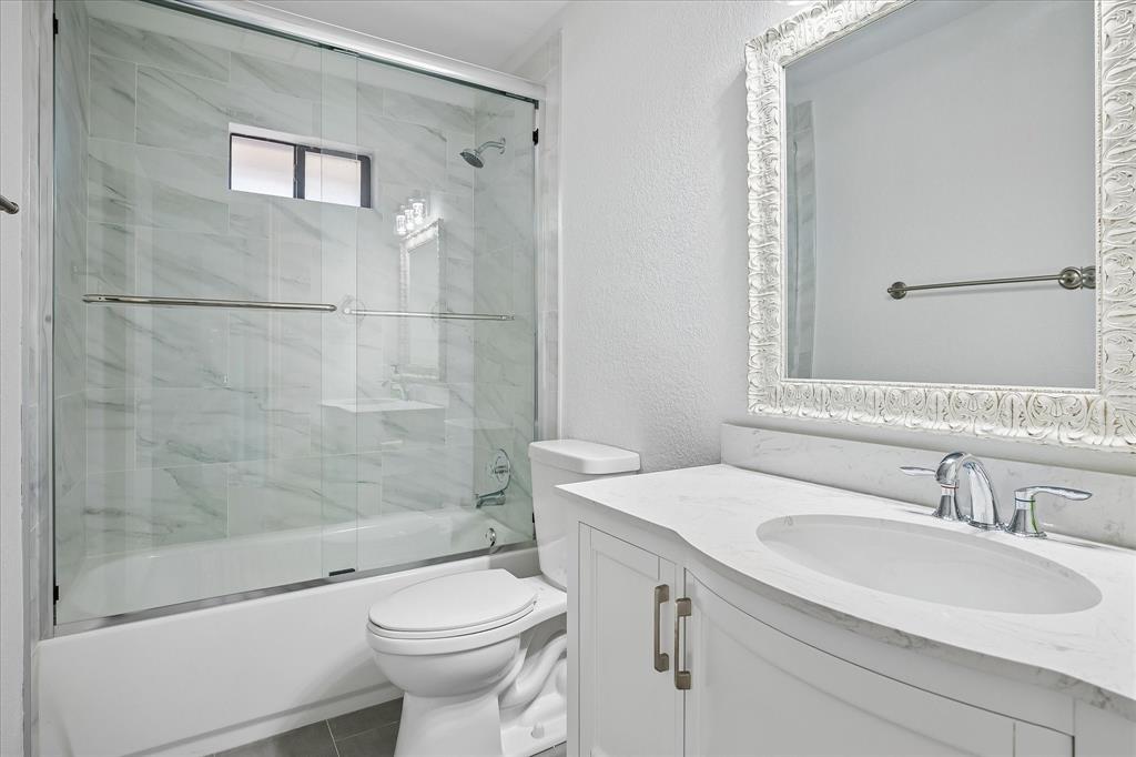 1476 Hampton Road Grapevine, TX 76051 - Photo 17 of 22 Secondary bathroom