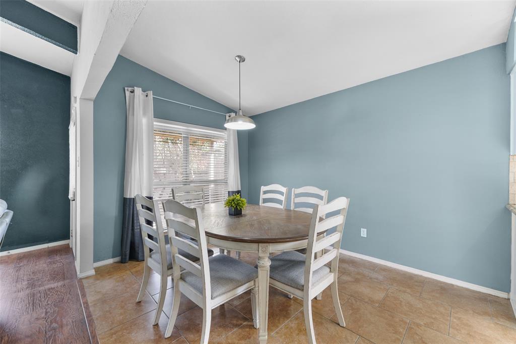 2127 Holt Road Arlington, TX 76006 - Photo 4 of 18 a dining room with furniture and window
