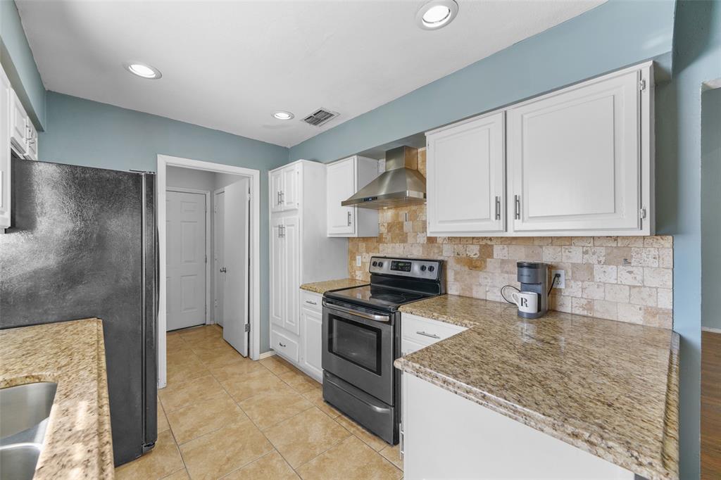 2127 Holt Road Arlington, TX 76006 - Photo 7 of 18 a kitchen with stainless steel appliances granite countertop a stove a sink and a refrigerator