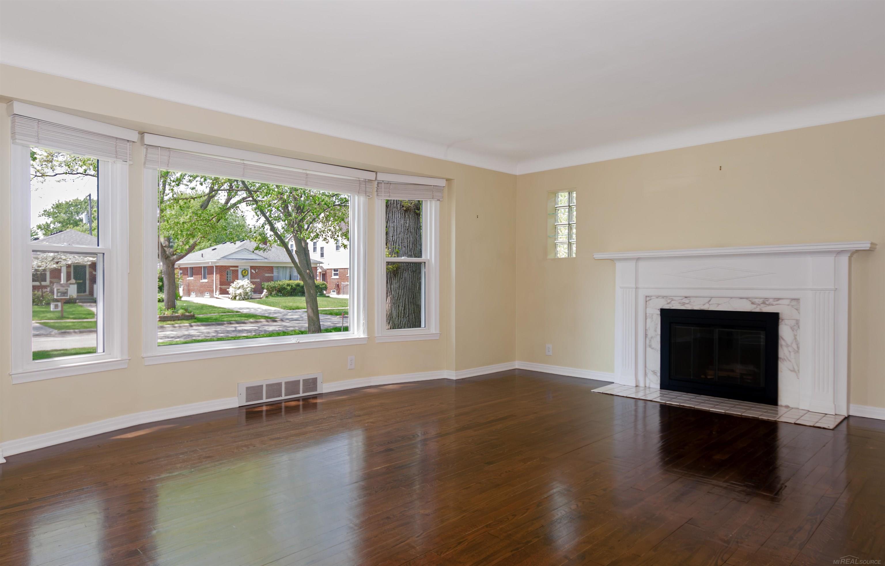 1772 Prestwick Road Grosse Pointe, MI 48236 - Photo 6 of 58 50110096-5.JPG