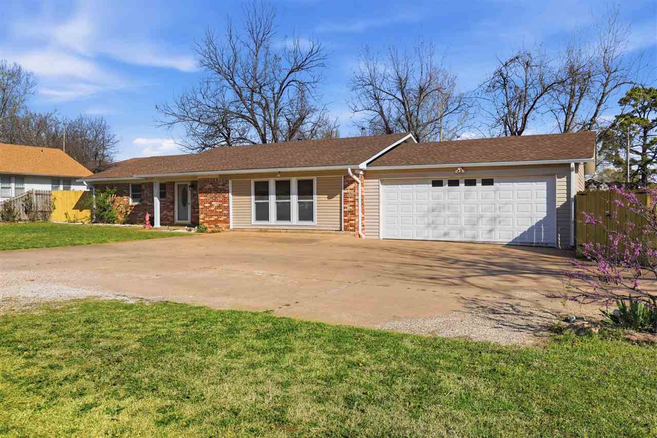 617 Locust Street Perry, OK 73077 - Photo 3 of 50 Gallery Image 3