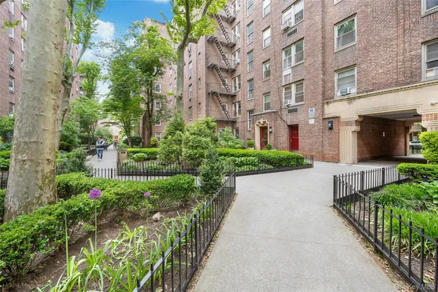 $379,000 | 48-55 43rd Street, Unit 4H | Sunnyside