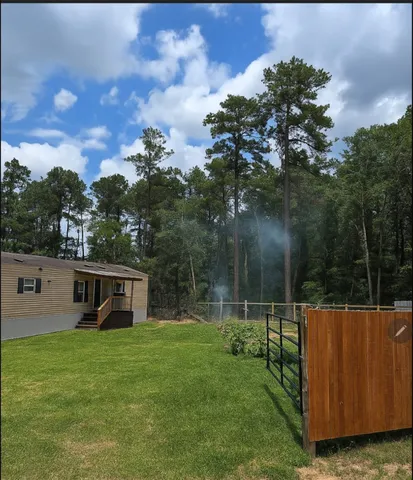 a view of a house with backyard