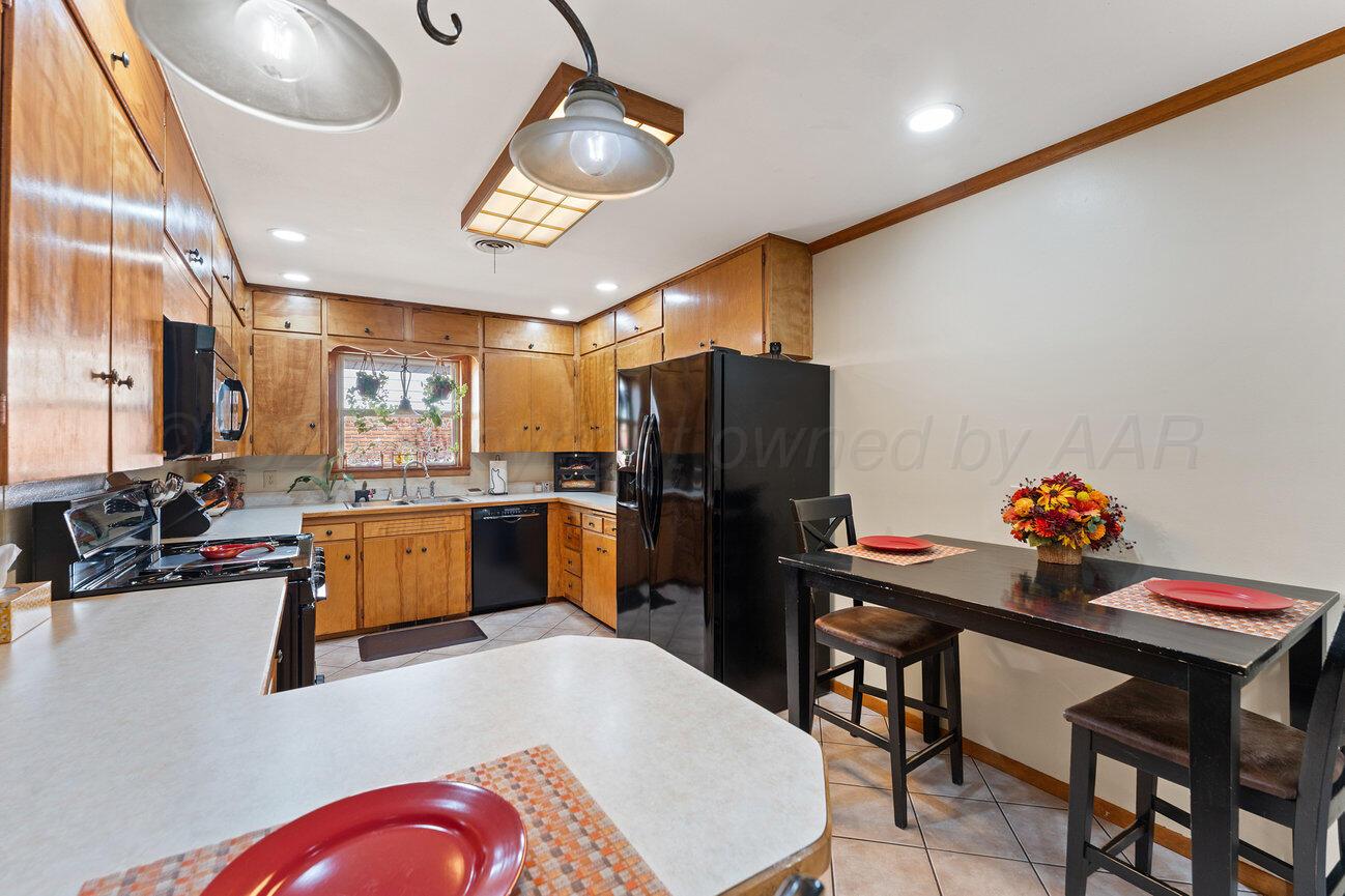 2820 Lloyd Drive Amarillo, TX 79110 - Photo 13 of 46 Kitchen-3