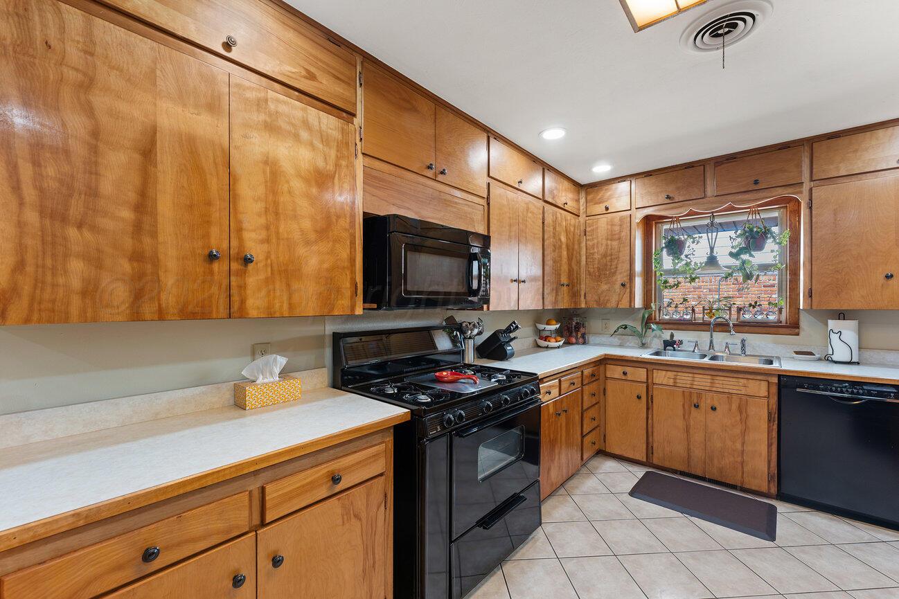 2820 Lloyd Drive Amarillo, TX 79110 - Photo 14 of 46 Kitchen-4