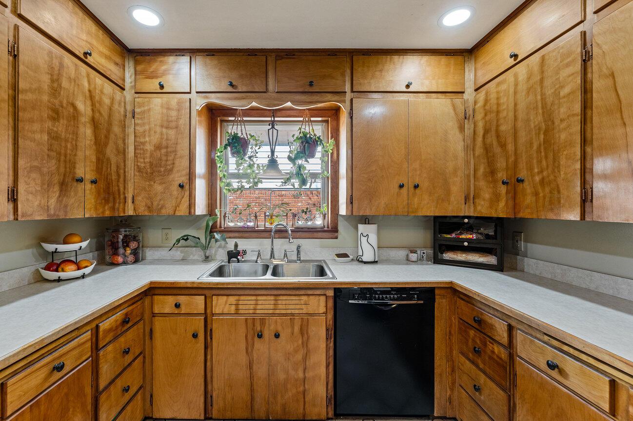 2820 Lloyd Drive Amarillo, TX 79110 - Photo 15 of 46 Kitchen-5