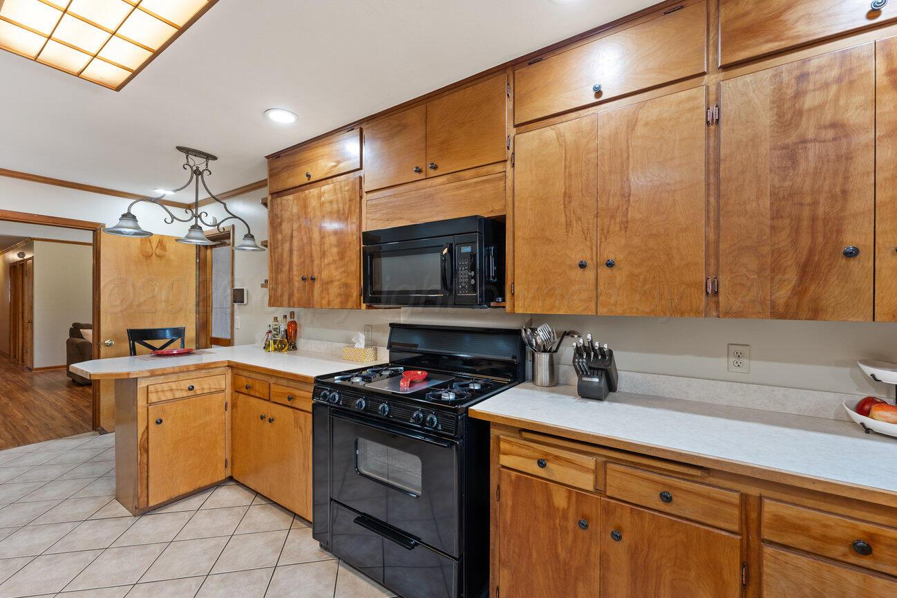 2820 Lloyd Drive Amarillo, TX 79110 - Photo 16 of 46 Kitchen-6