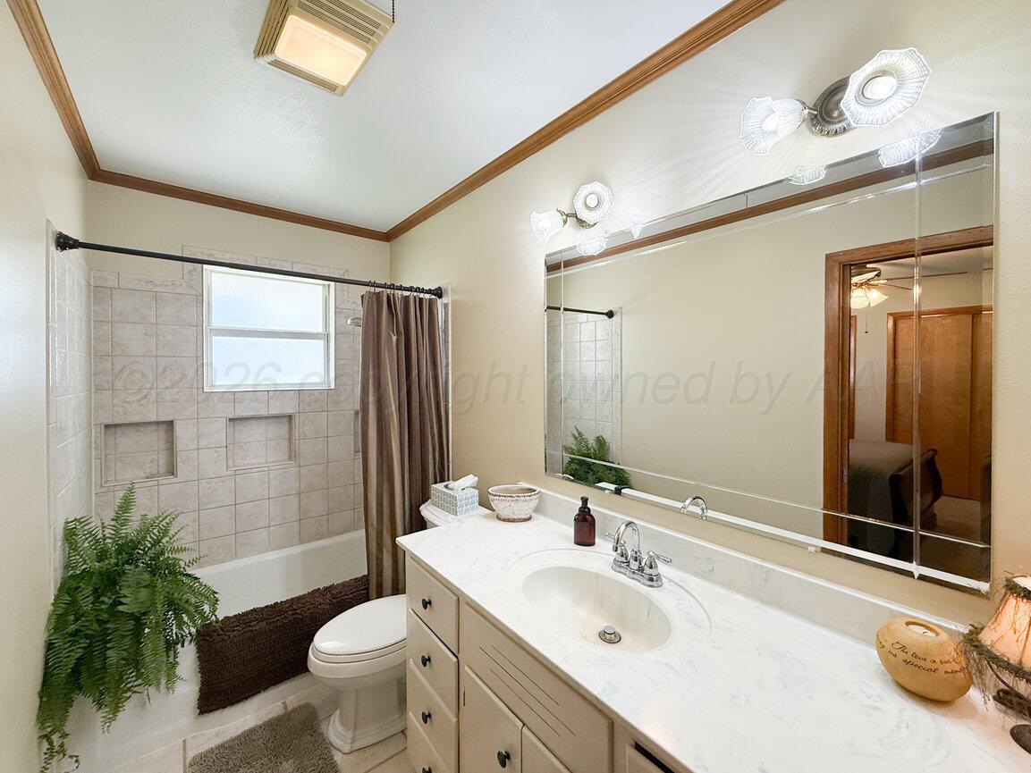 2820 Lloyd Drive Amarillo, TX 79110 - Photo 23 of 46 Primary Bath