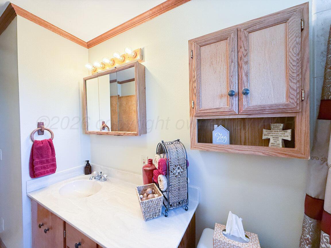 2820 Lloyd Drive Amarillo, TX 79110 - Photo 28 of 46 Main Bath-2