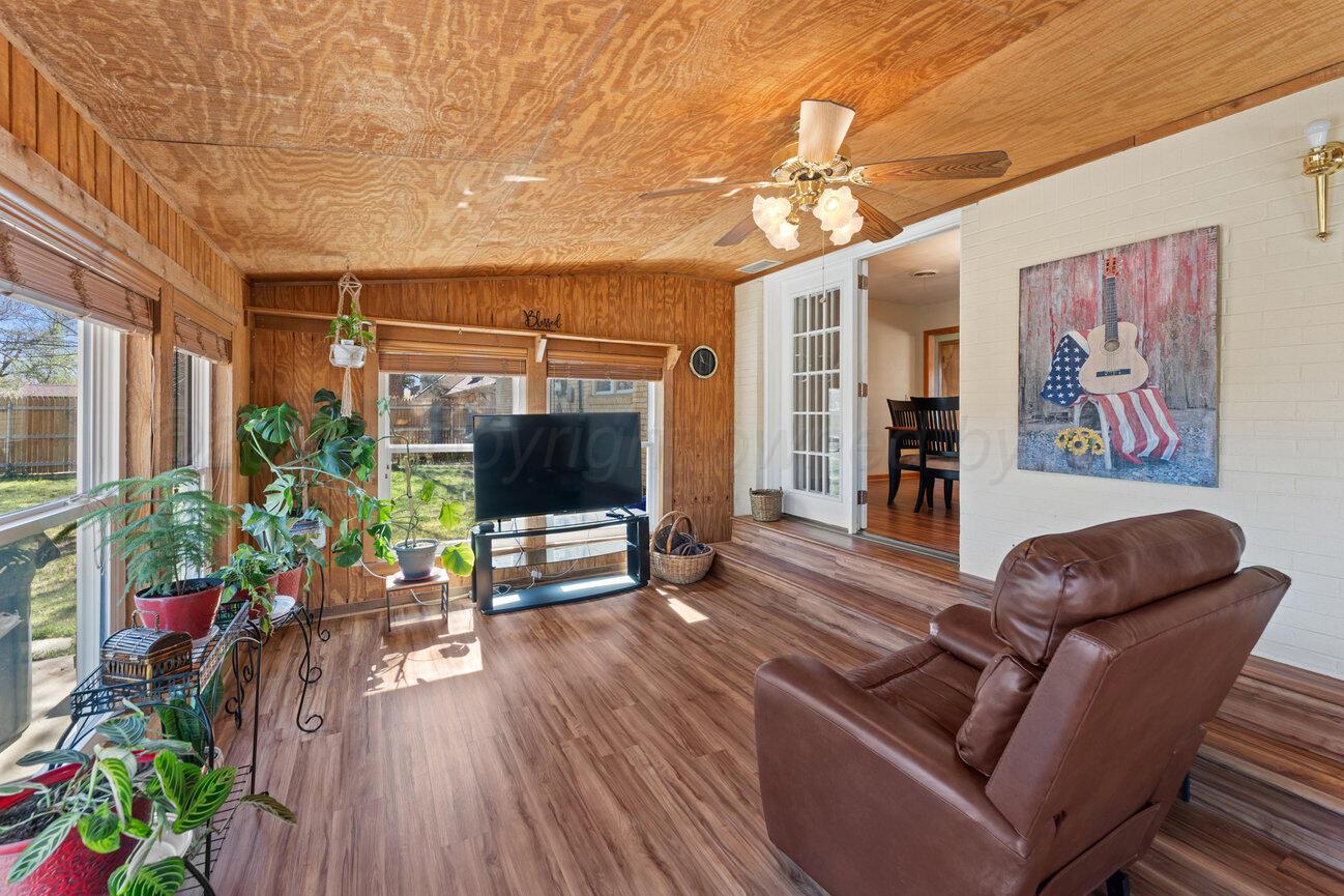 2820 Lloyd Drive Amarillo, TX 79110 - Photo 34 of 46 Sunroom