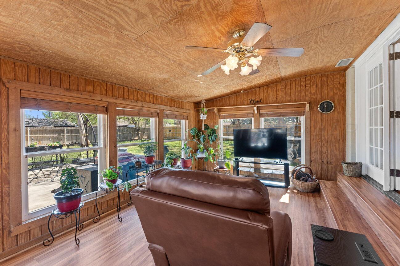 2820 Lloyd Drive Amarillo, TX 79110 - Photo 35 of 46 Sunroom-2