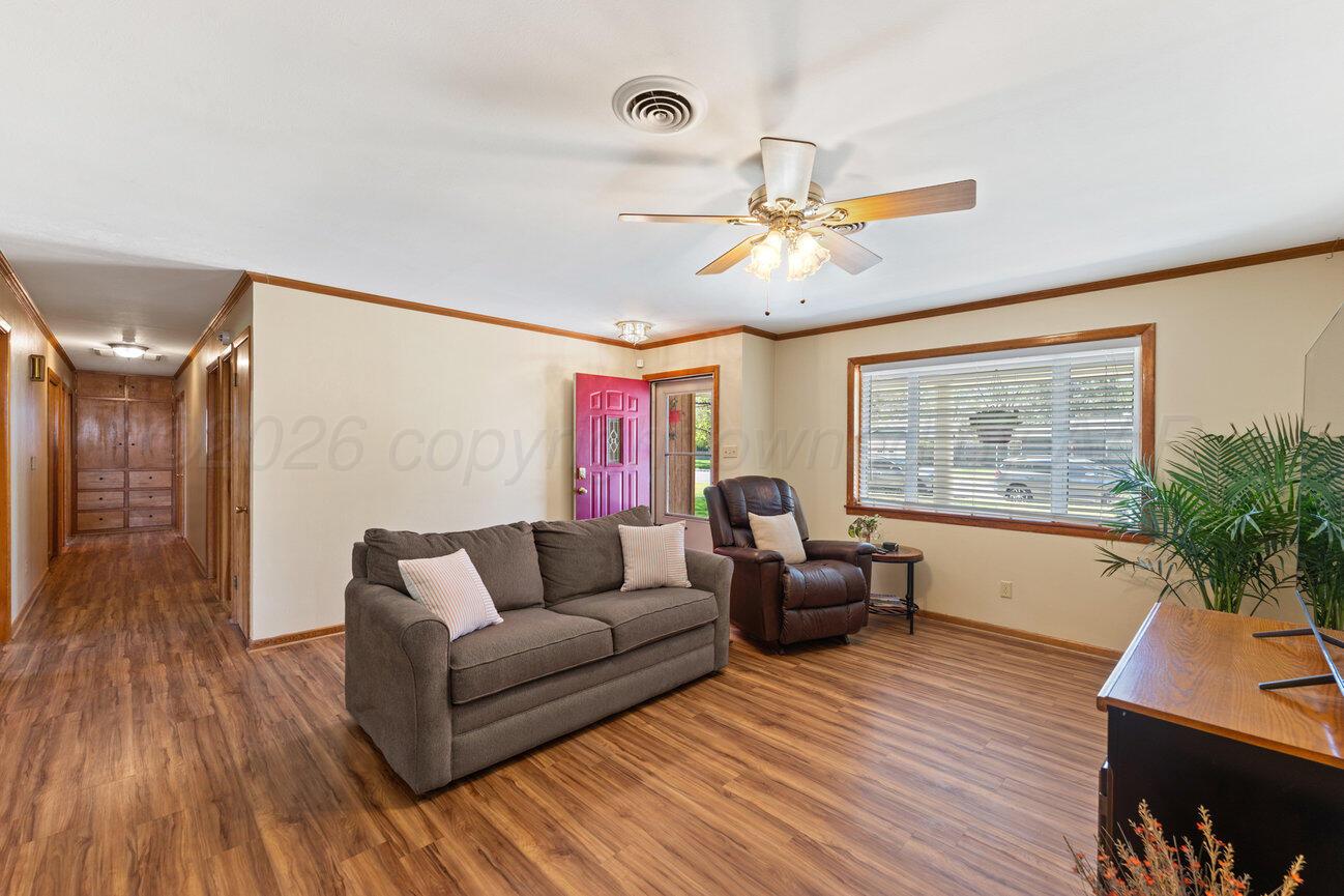 2820 Lloyd Drive Amarillo, TX 79110 - Photo 4 of 46 Living-3