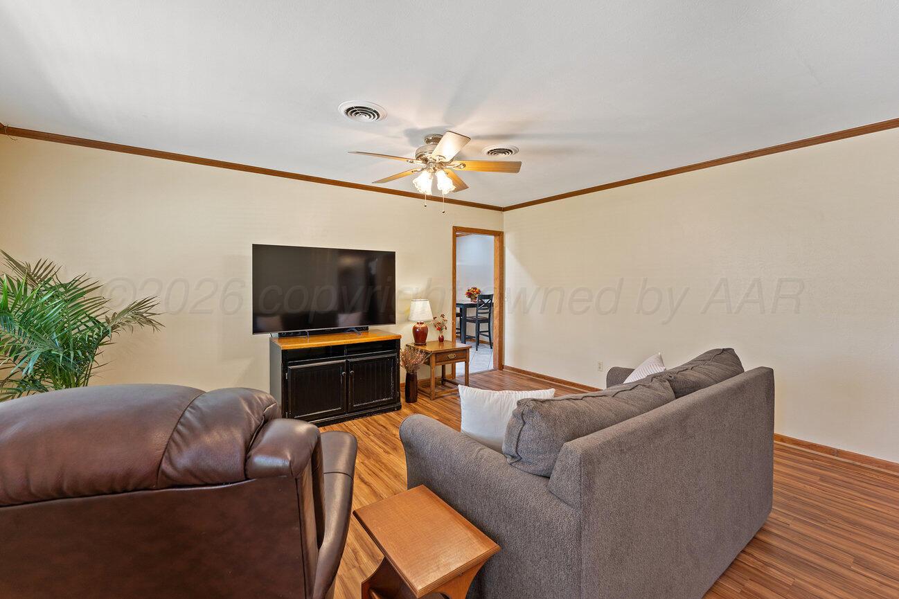 2820 Lloyd Drive Amarillo, TX 79110 - Photo 5 of 46 Living