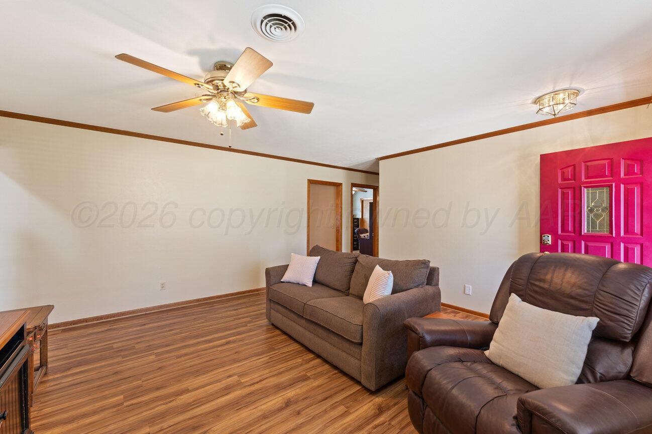 2820 Lloyd Drive Amarillo, TX 79110 - Photo 7 of 46 Living-4