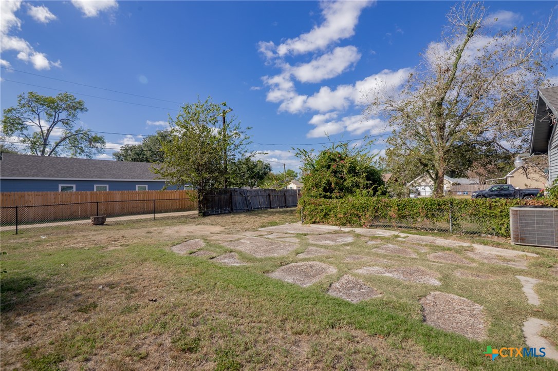 3109 North Main Street Victoria, TX 77901 - Photo 24 of 29 a backyard of a house