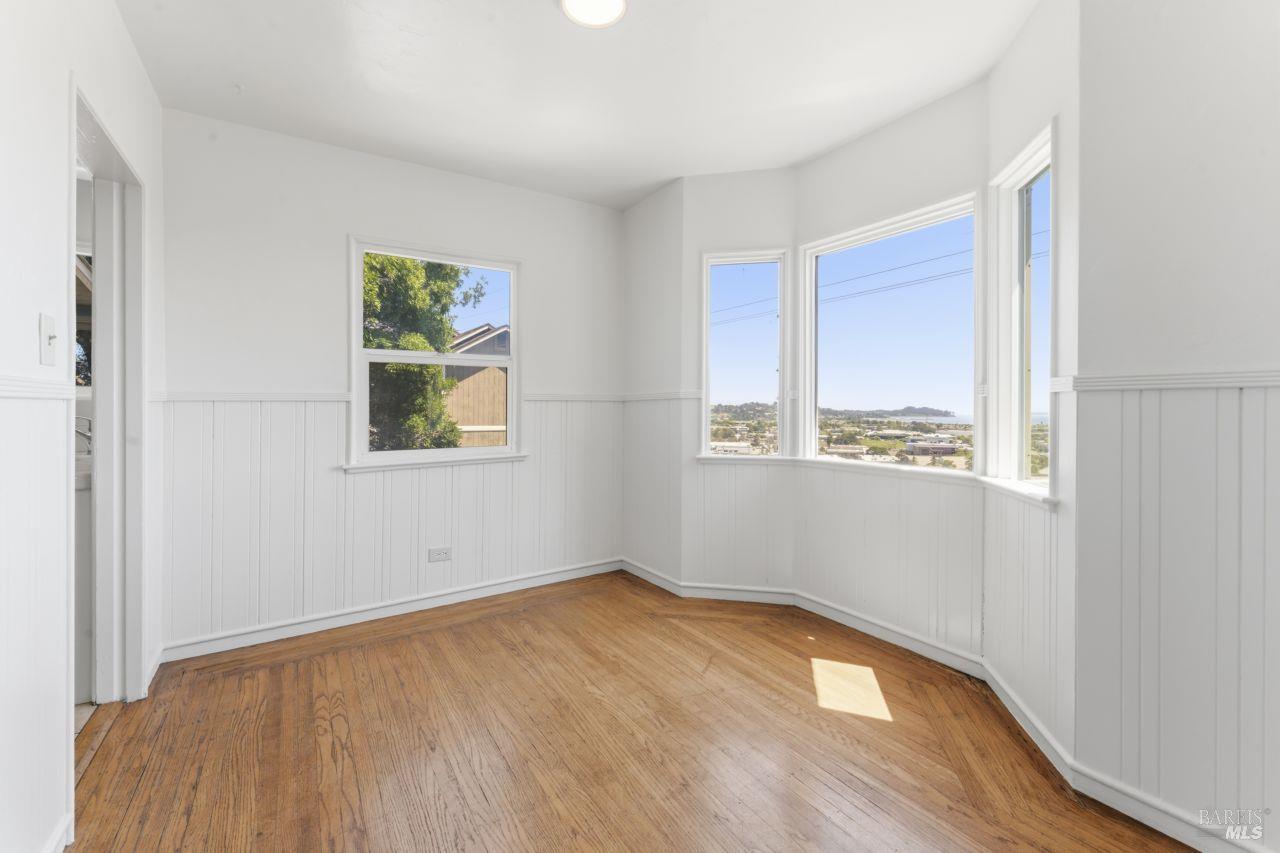 111 Altena Street San Rafael, CA 94901 - Photo 7 of 46 an empty room with a window
