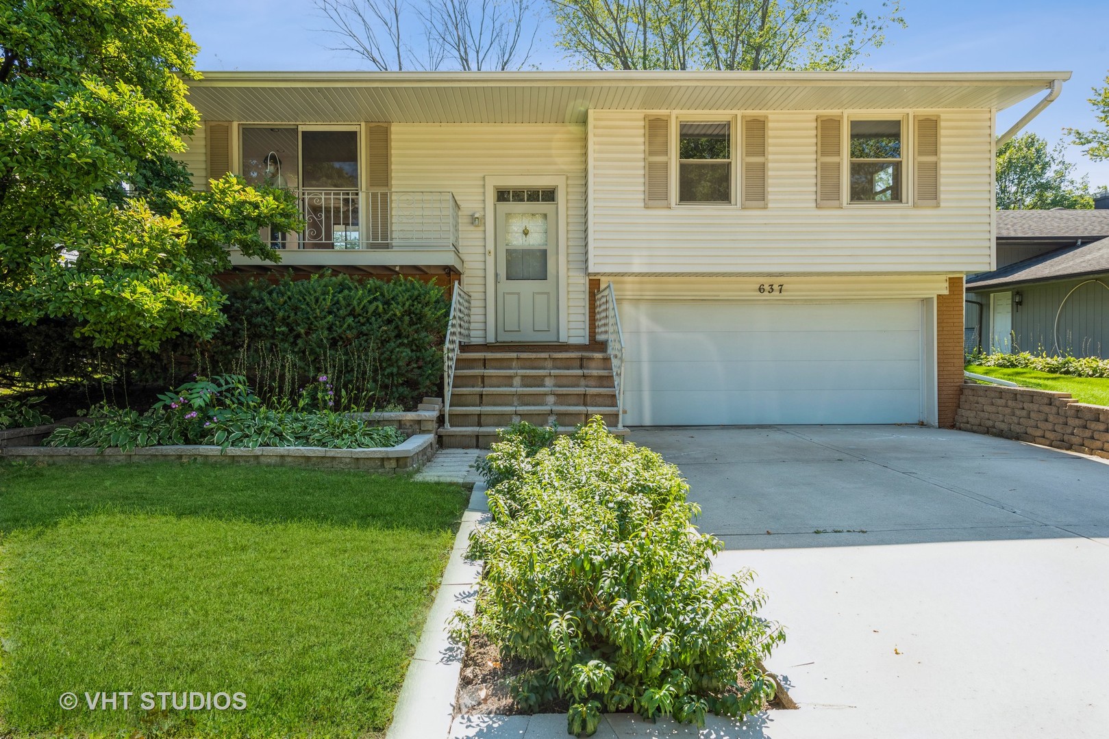 637 Sycamore Road Buffalo Grove, IL 60089 - Photo 2 of 23 a front view of a house with garden