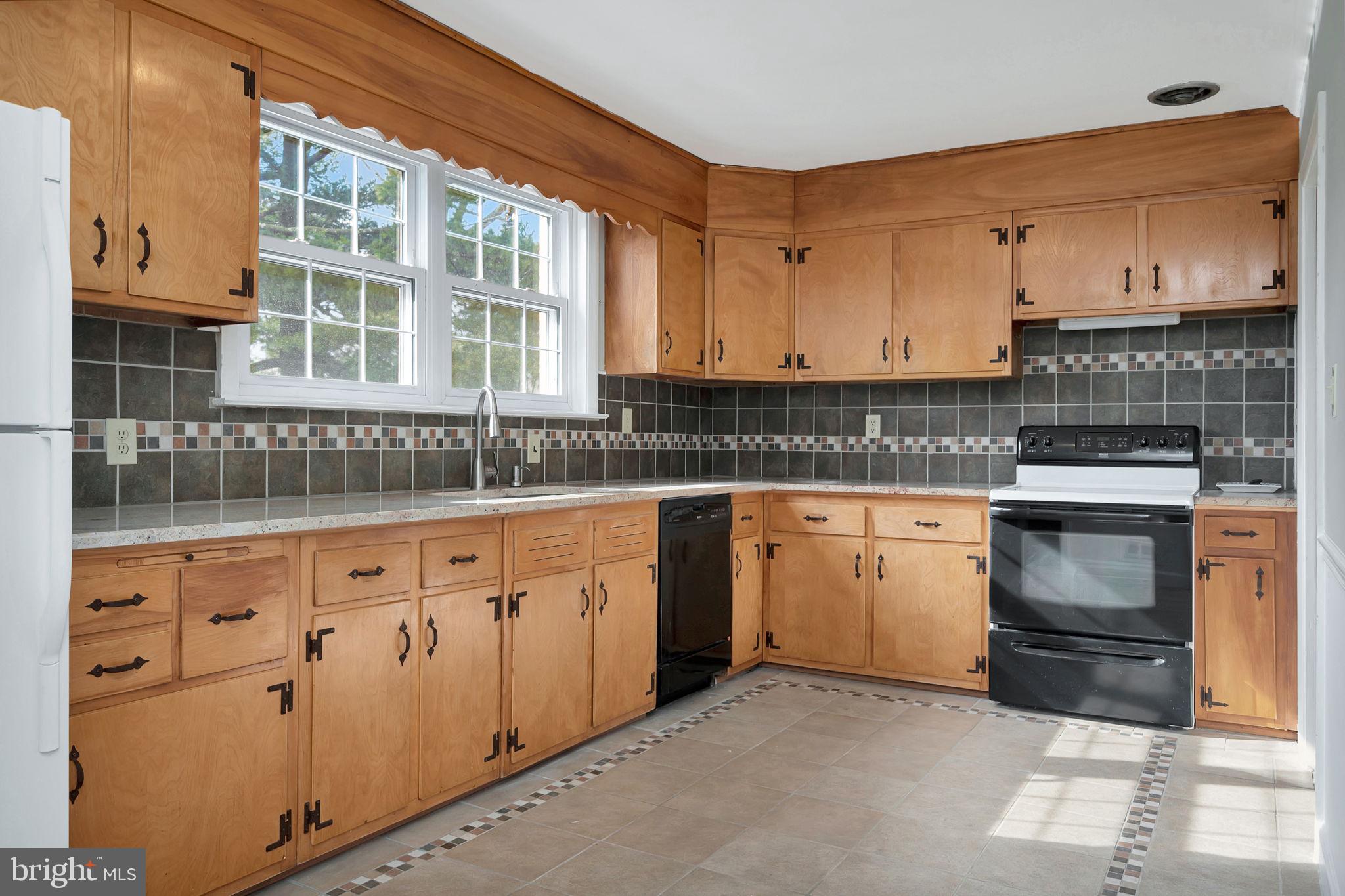 402 Crest Road Wilmington, DE 19803 - Photo 9 of 34