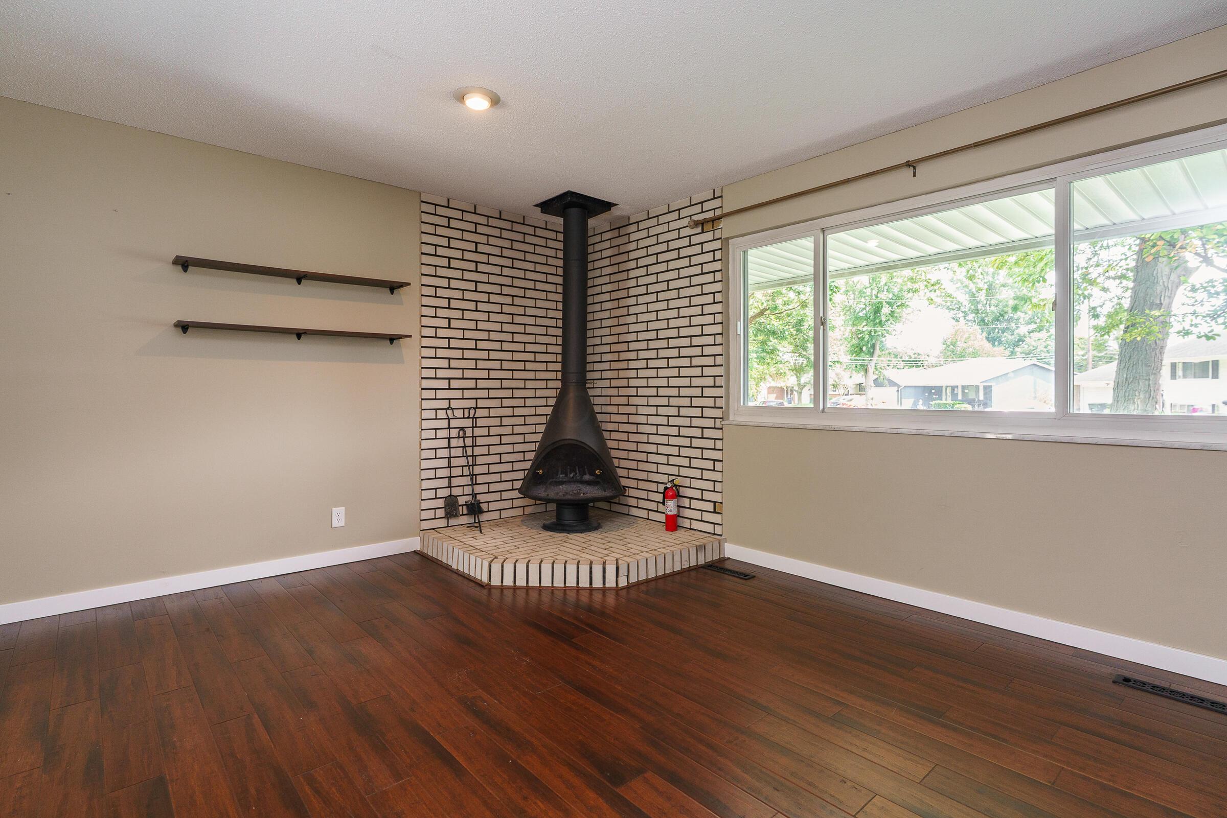 2126 Trent Road Columbus, OH 43229 - Photo 3 of 28 Front living room